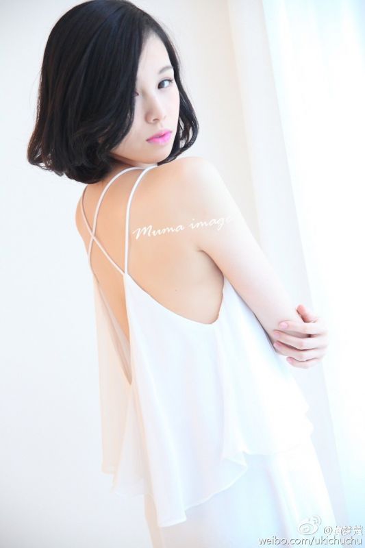 90后娇嫩美女黄梦楚唯美私拍图集