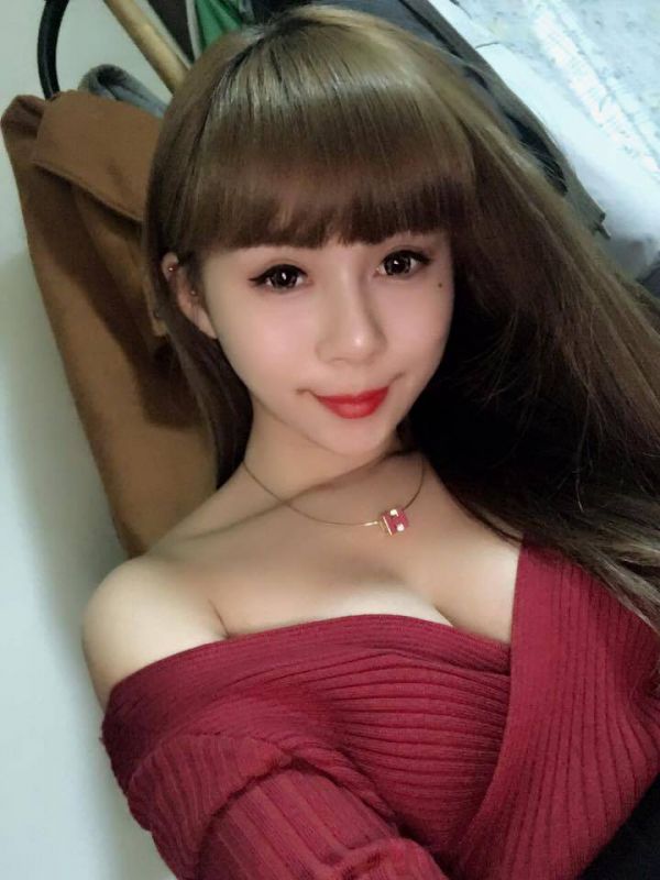 台湾美女车模吴果冻(吴庭喻)自拍写真图片