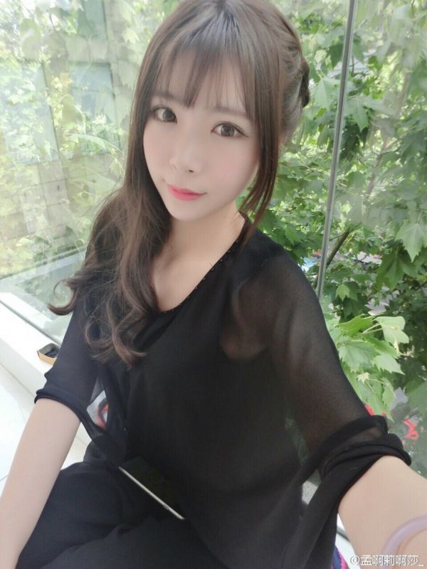 气质型美女孟莉莎自拍图片合辑