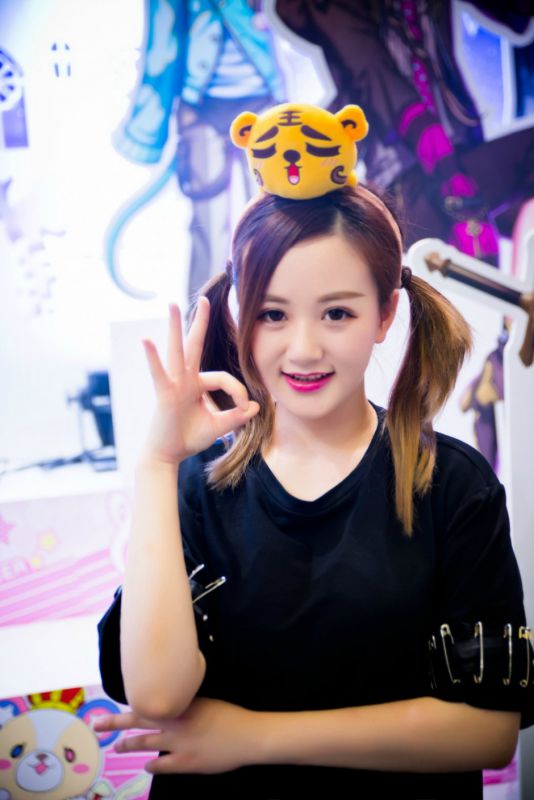 游戏展台美女黄文婧私拍图片集锦