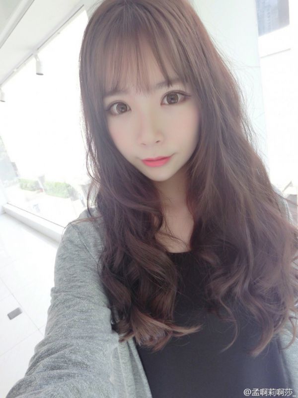 气质型美女孟莉莎自拍图片合辑