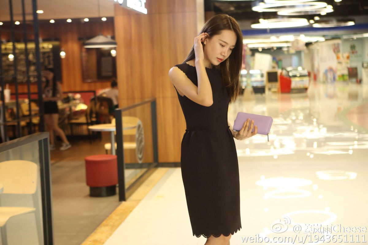 极品气质美女姜岚雨养眼摄影图片