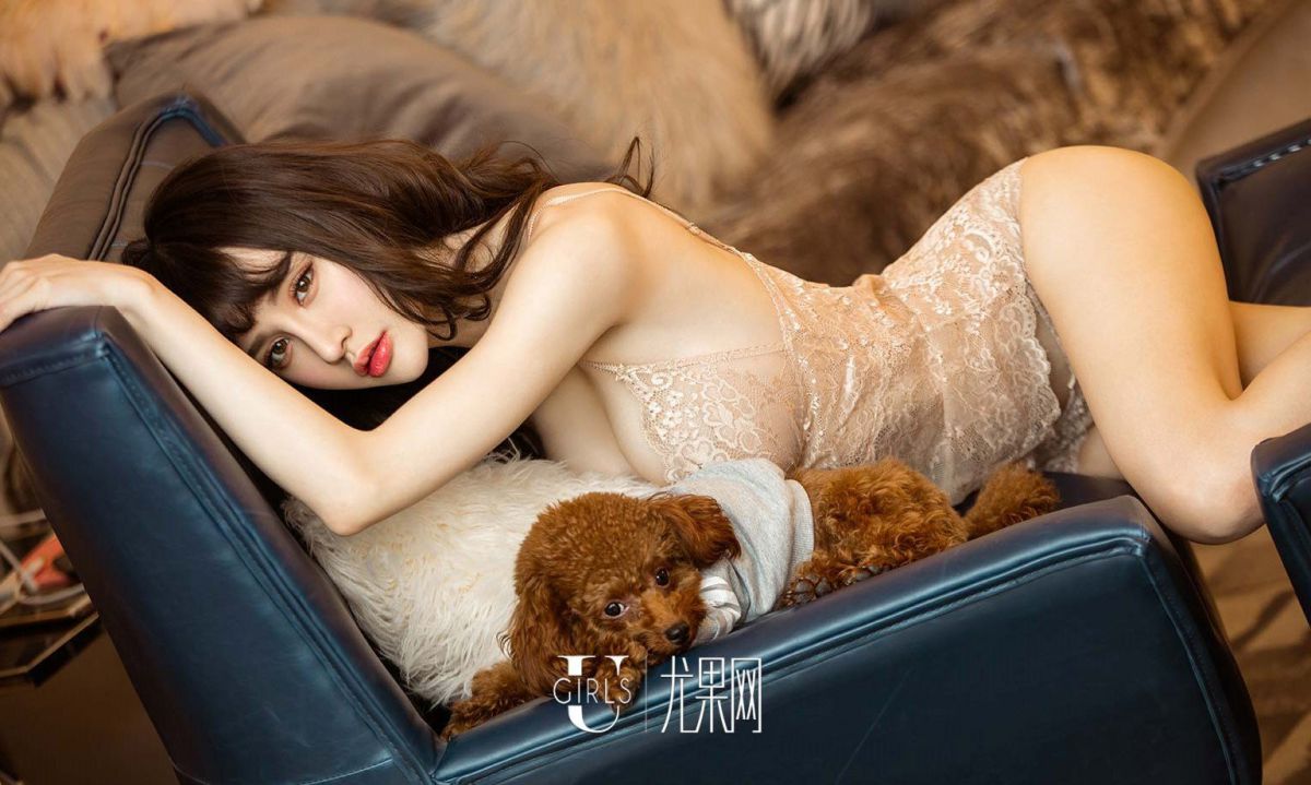 90后嫩模MM青树私房性感睡衣诱惑图集