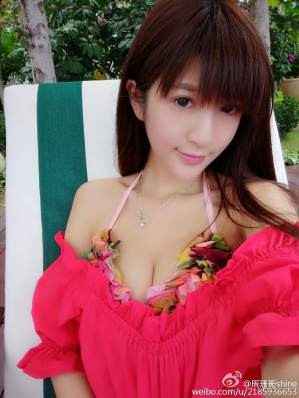 90后美女模特周珊珊shine自拍写真图片
