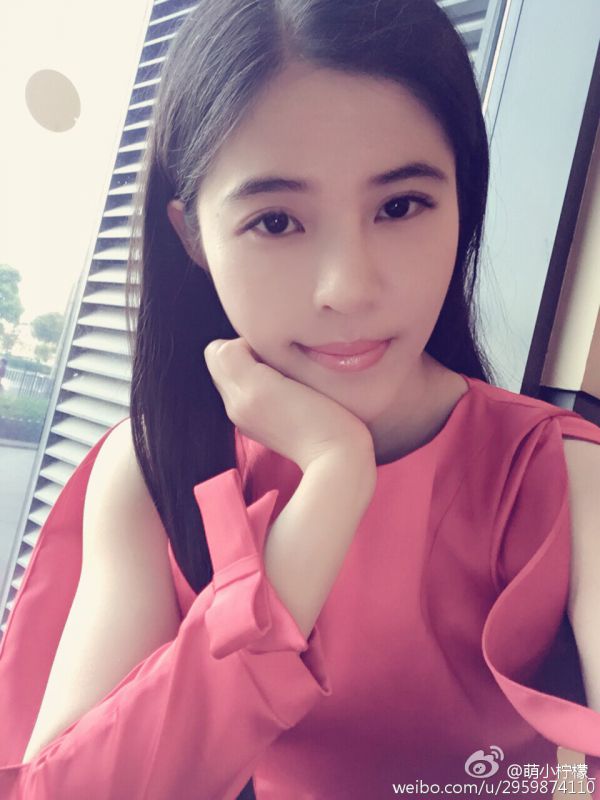 90后美女模特萌小柠檬微博私拍写真图片