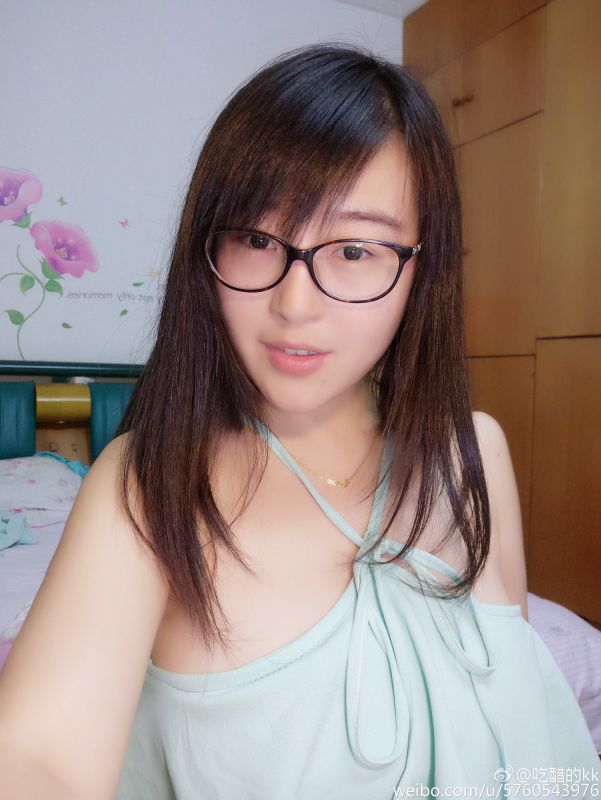 90后大胸美女吃醋的kk自拍图片集锦