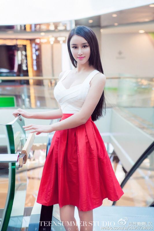 大胸罩姐姐苏美美微博私拍图片