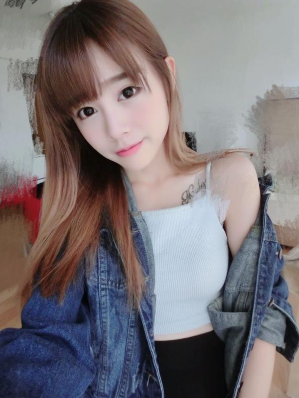 马来西亚正妹何恋慈Michiyo Ho甜美自拍图片