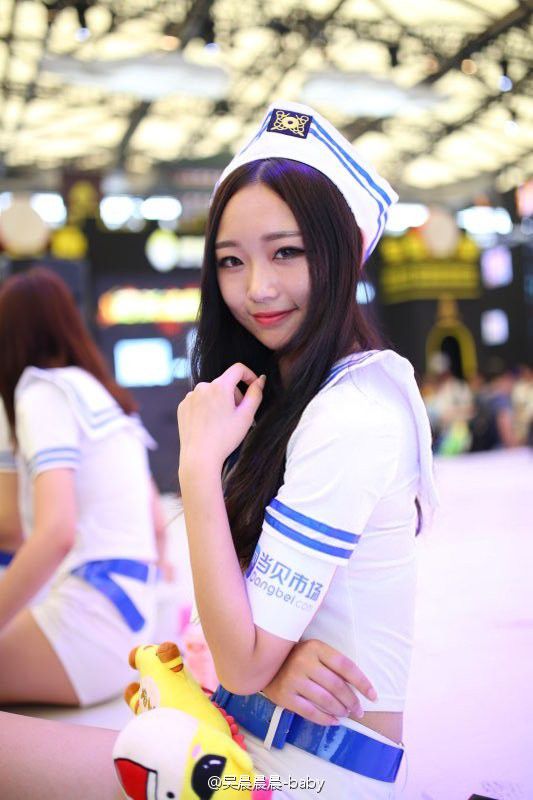 学生妹模特吴晨展览会私拍图片