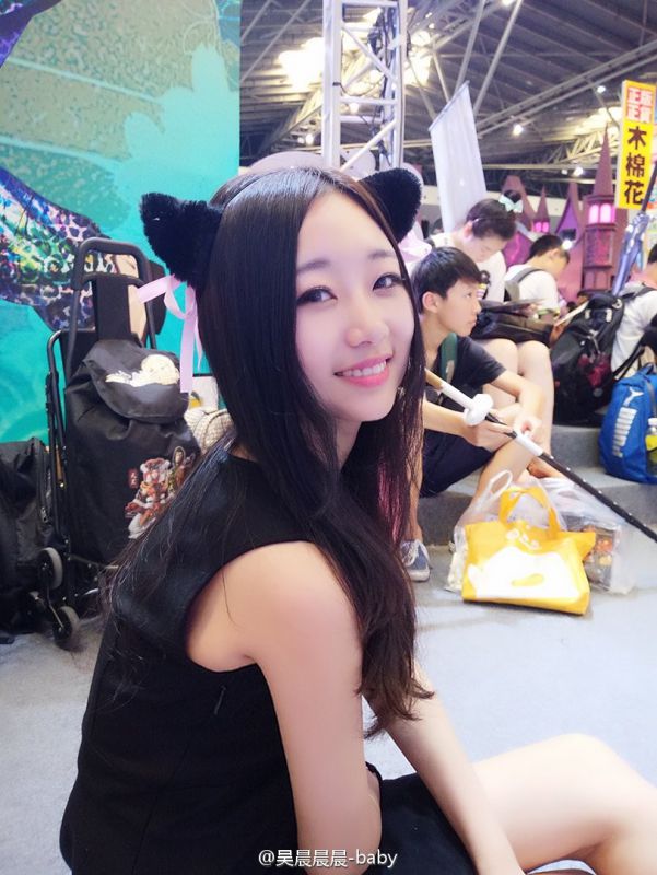 学生妹模特吴晨展览会私拍图片