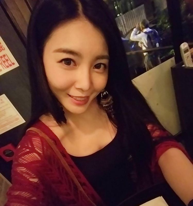 香港美女演员尹诗沛Nicole养眼美照图片