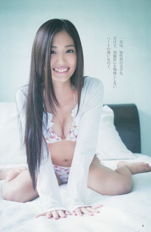 日本知性美女二宫芽生私房美图摄影