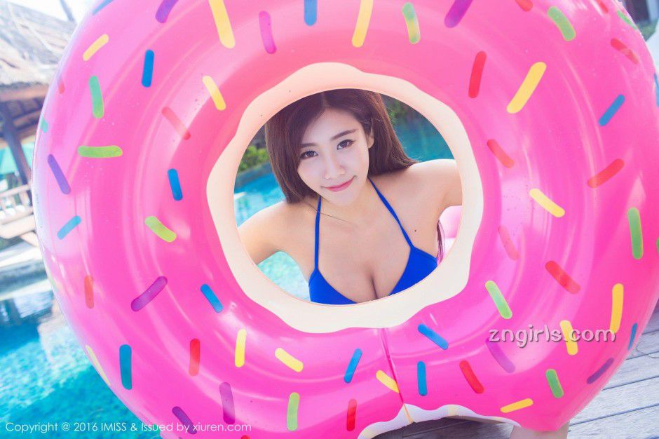 爱蜜社人气平面模特程小烦不烦旅拍写真图片