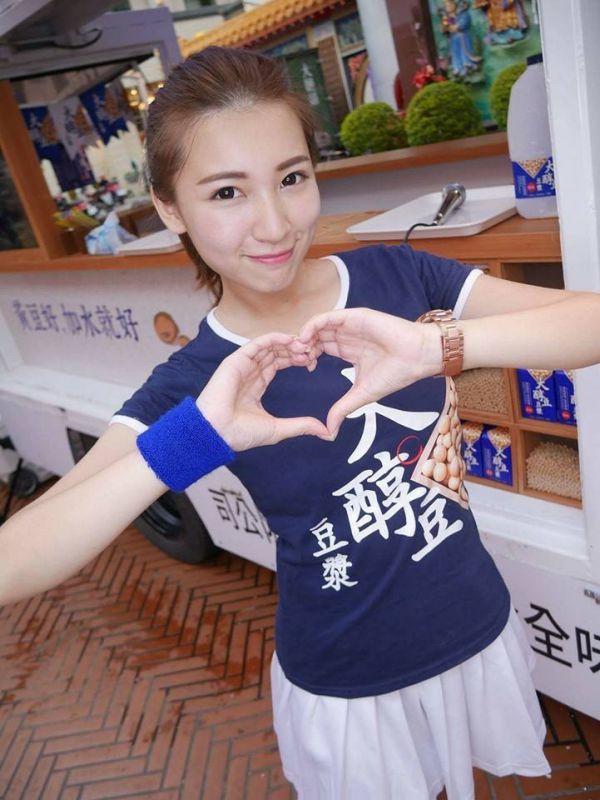 台湾大眼美女Tung彤(林俞彤)自拍图片大全