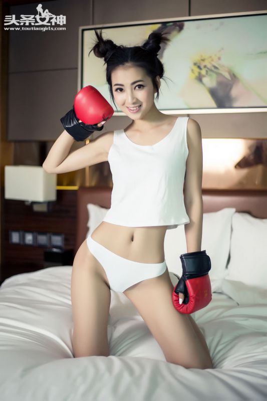 90后美女模特张爽性感私拍写真