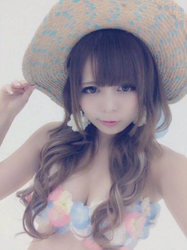 日本美女模特早みる私拍美图欣赏