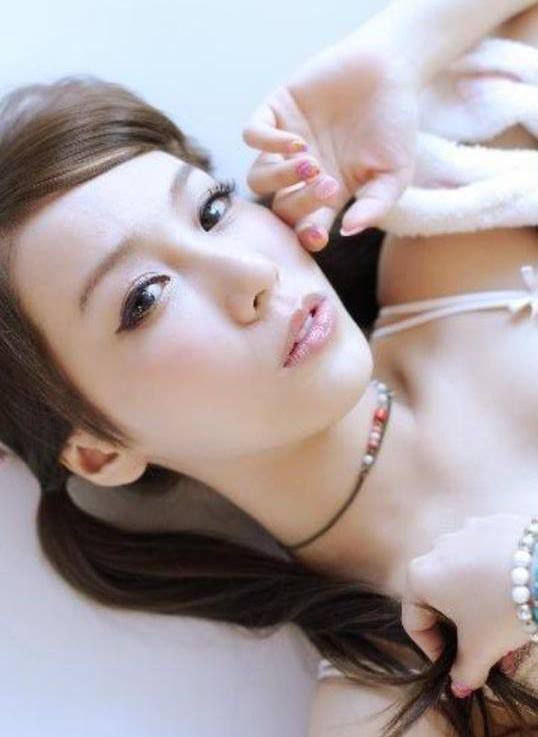台湾混血美女Kimi步(吕思莹)私拍图片