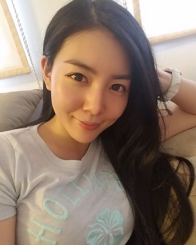 香港美女演员尹诗沛Nicole养眼美照图片