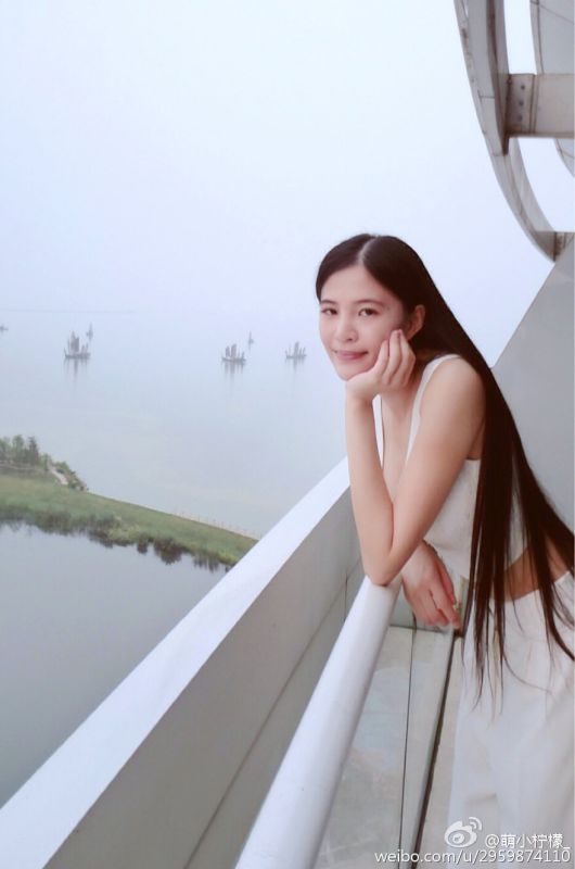 90后美女模特萌小柠檬微博私拍写真图片