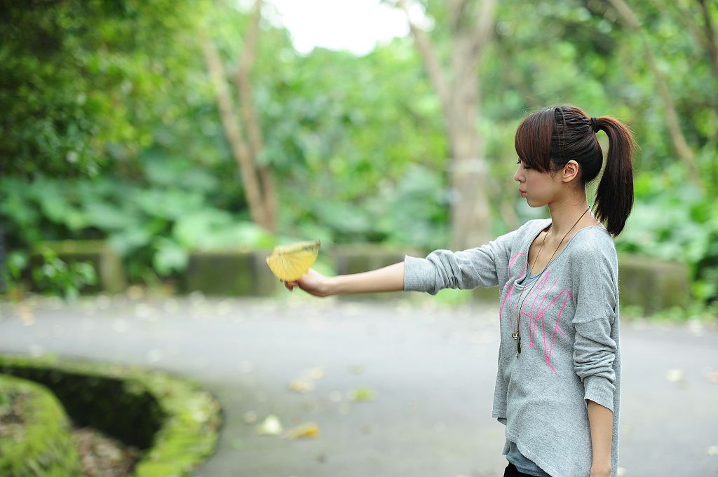 清纯可爱美女萌萌牛仔热裤私拍