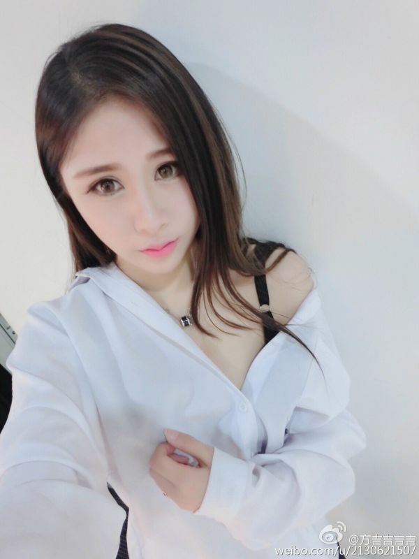 高颜值美女方次⒉┧脚拿劳夹郎