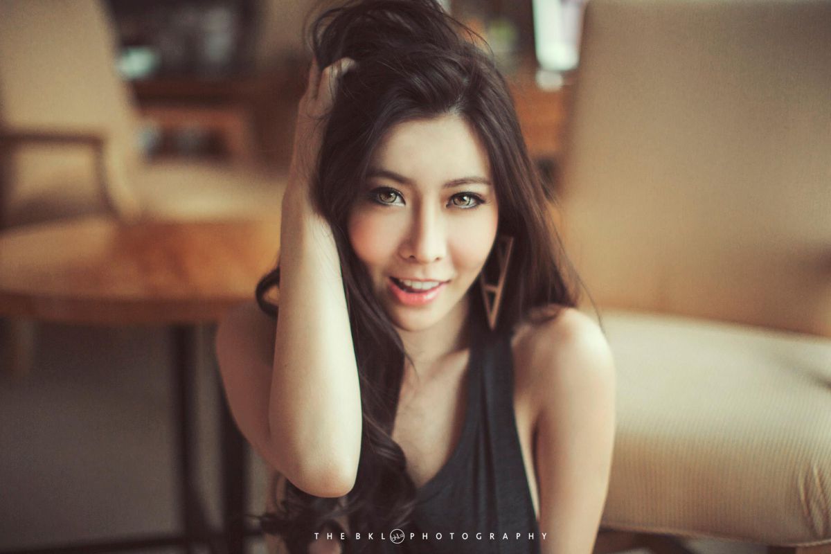 性感模特儿Melody Low爆乳诱惑写真图片