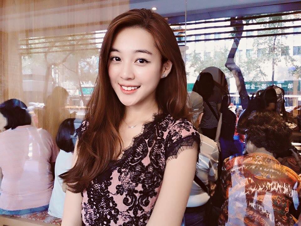 时尚杂志模特费子t私拍写真图片