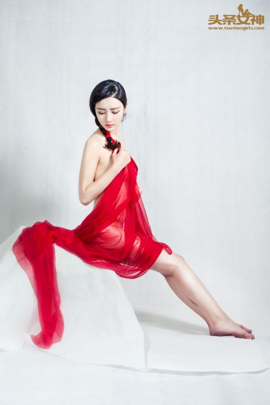 职业模特儿郭婷婷室内艺术写真图片