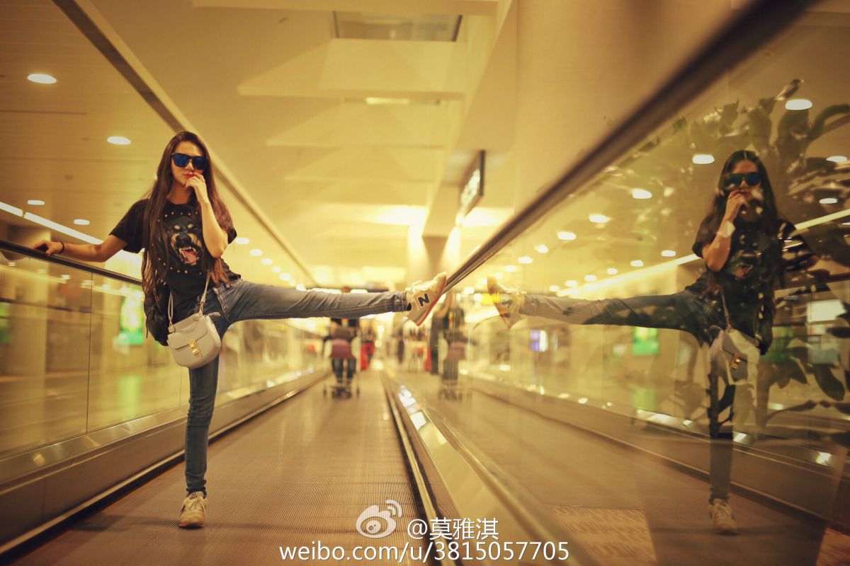 粉嫩白皙美女莫雅淇Yaki家居性感魅惑写真