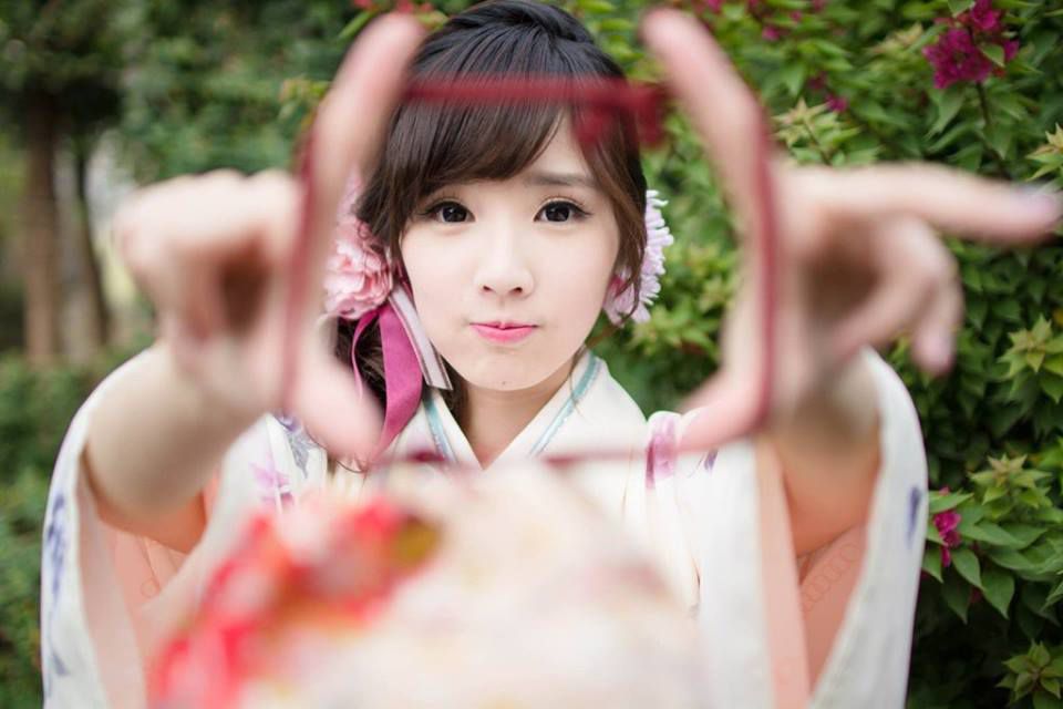 甜美可爱女生小苹果(郑裕蓁)自拍图片合辑