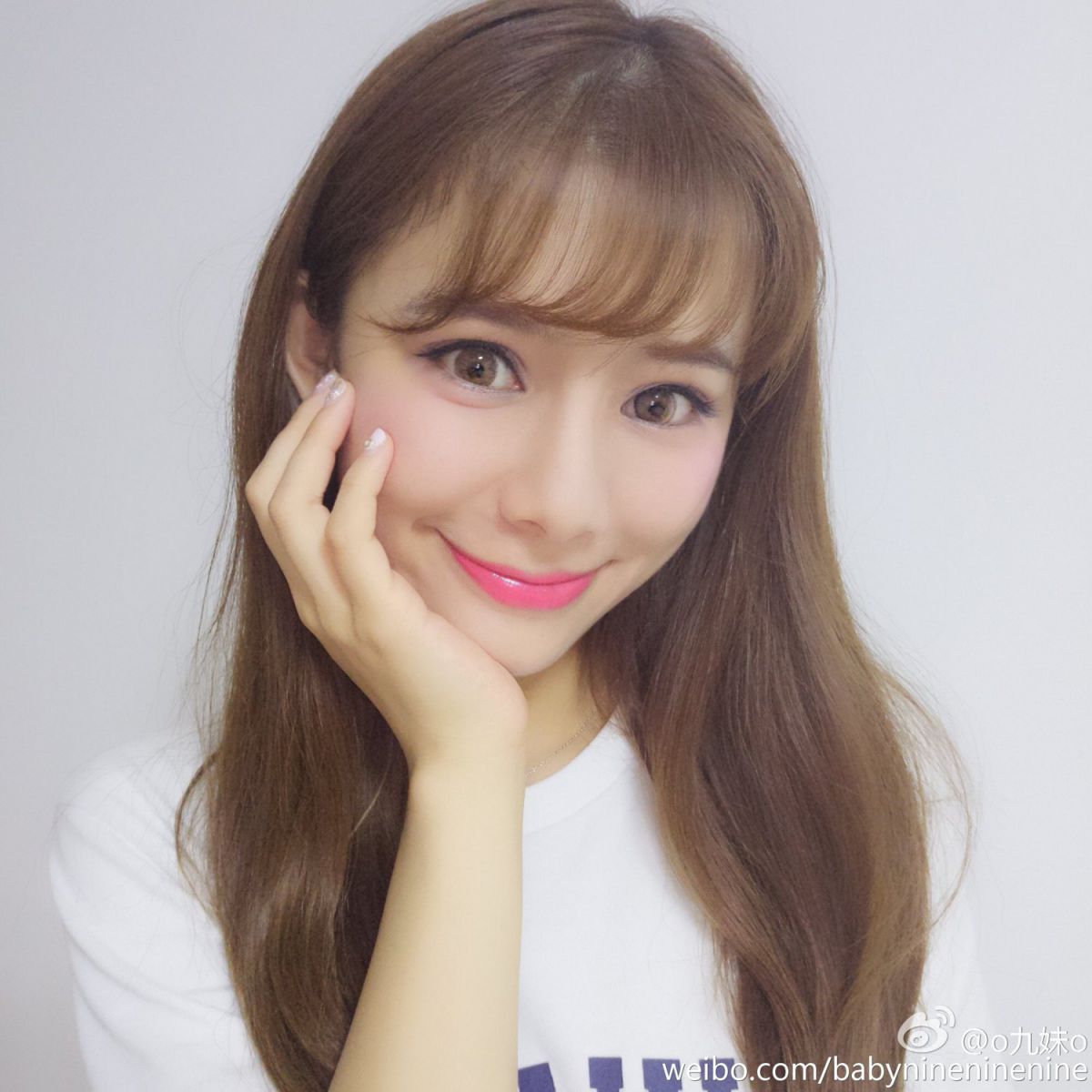 90后女模特陈思佳Emily展览会私拍图片