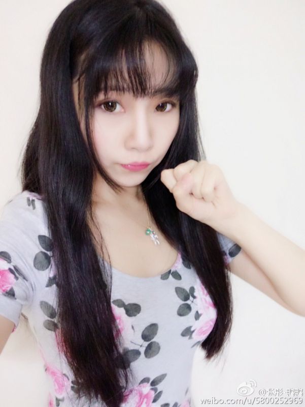展会美女鸭鸭(张彤)微博私拍图片