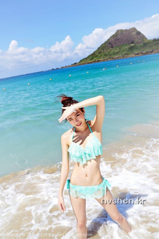 FEILIN比基尼美女Hana妹海边外拍写真图片