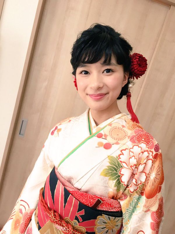 日本女演员芳根京子私拍图片大全