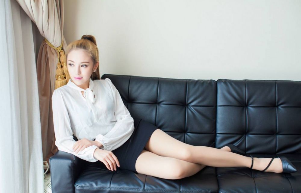 OL职业装女秘书人美腿长私房情趣肉丝诱惑制服写真
