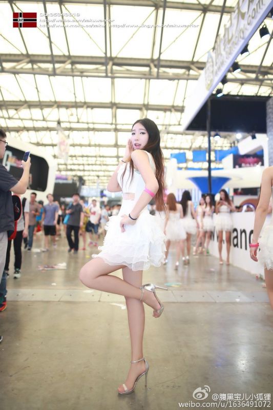 斗鱼女主播宝哥Divena微博美照图片