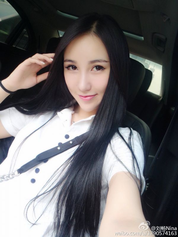 高颜值90后美女刘畅Nina自拍养眼美照