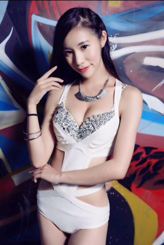 身材苗条的美女林倩宇Amber摄影图片合辑