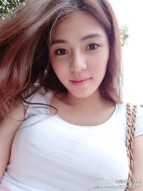 台湾著名车模吴采臻Grace微博自拍图片合辑