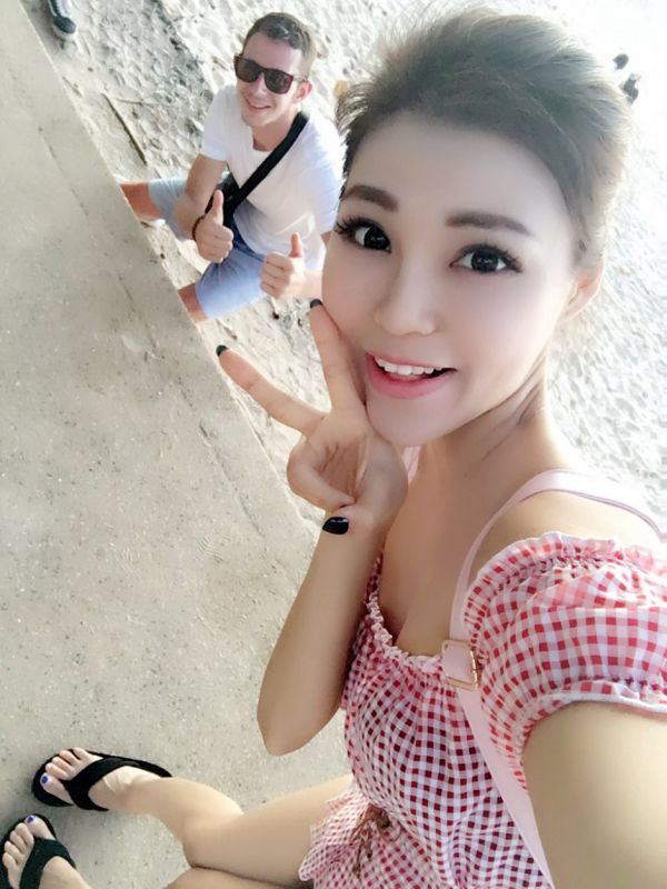 美女主持人孙怡IRIS自拍图片合辑