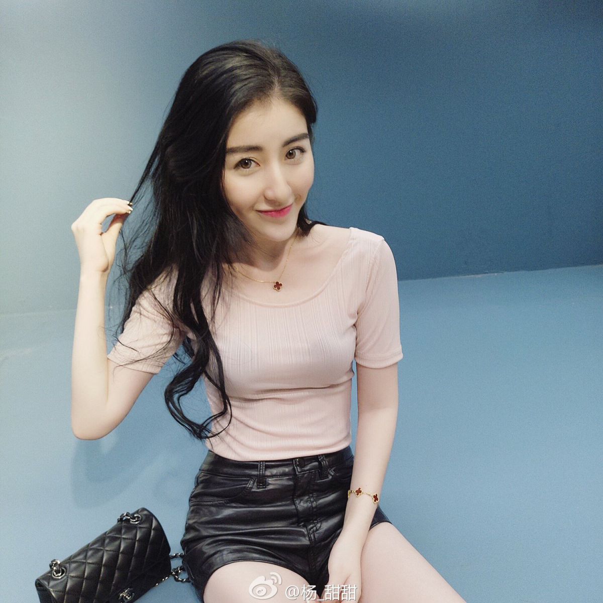 气质型美女杨甜甜微博私拍写真图片