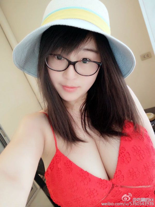 90后大胸美女吃醋的kk自拍图片集锦