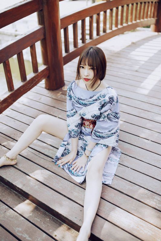 90后模特儿吴嘉宝和服与内衣摄影写真
