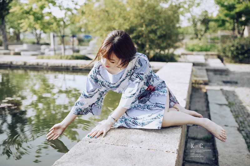 90后模特儿吴嘉宝和服与内衣摄影写真