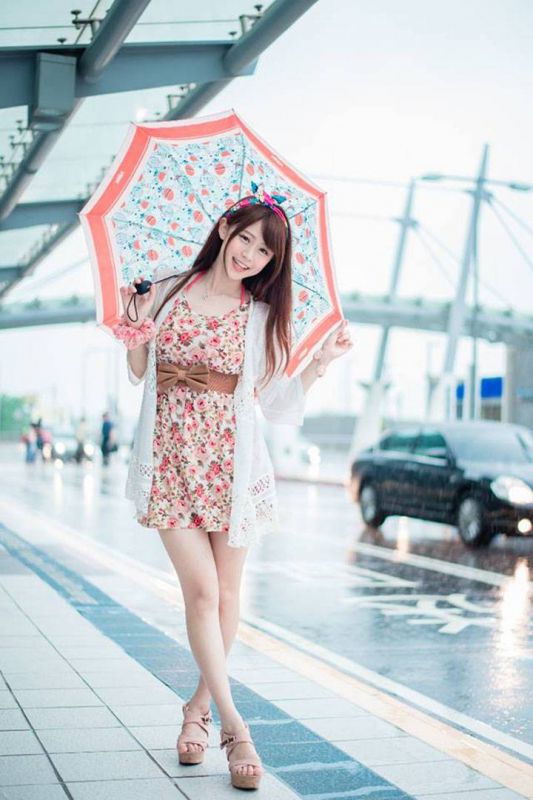 台湾清纯美女邱俞uWhite自拍写真
