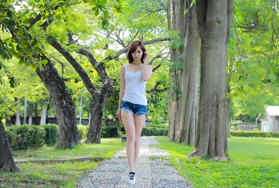 台湾美女模特张菁菁清纯写真图片
