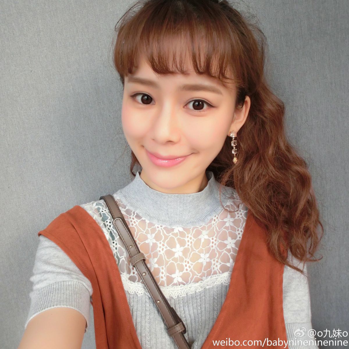 90后女模特陈思佳Emily展览会私拍图片