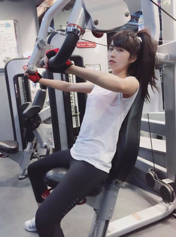 清纯氧气美女简廷芮自拍美图欣赏