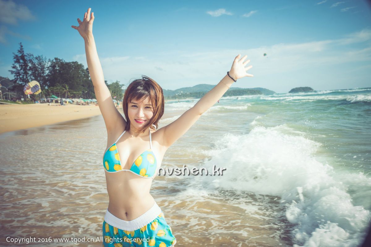 比基尼美女傲娇萌萌旅拍写真图片