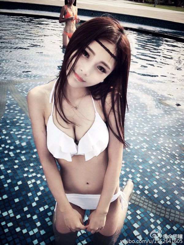 90后小美女余思瞳微博精选养眼图片